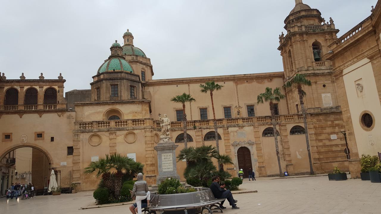 Casa Turismo "Madonna Del Paradiso" มาซารา เดล วัลโล ภายนอก รูปภาพ